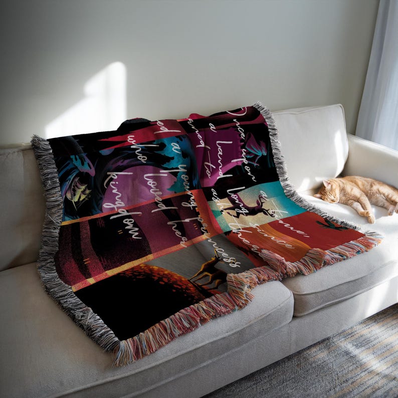 Throne of Glass woven blanket featuring Kingdom of Ash inspired scenes with Aelin Galathynius, fantasy bookish decor, cozy reading throw gift for fans