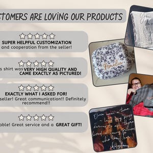 Puede incluir: Imagen que muestra rese&ntilde;as de clientes con calificaciones por estrellas y texto. Las rese&ntilde;as destacan la calidad del producto, la personalizaci&oacute;n y la comunicaci&oacute;n del vendedor. Los productos destacados incluyen un art&iacute;culo con estampado floral con el nombre "Amelia" y una camiseta con texto.