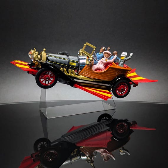 Chitty Bang Bang Display Stand | Invisible Levitation for Corgi