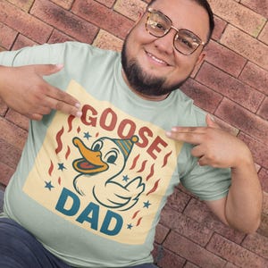Retro Vintage Cartoon Goose Dad T-Shirt Funny Father’s Day Gift Animal Lover Comfortable Cotton Tee Comfort Colors Grandpa Gift Unique Humor