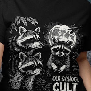 Camiseta vintage de mapache: Tres mapaches bajo la luna, diseño de culto de la vieja escuela