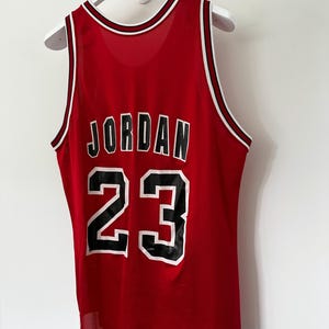 Colgador de exhibición para camisetas deportivas, diseño de montaje en pared para camisetas de conciertos y camisetas deportivas - Diseño actualizado imagen 5