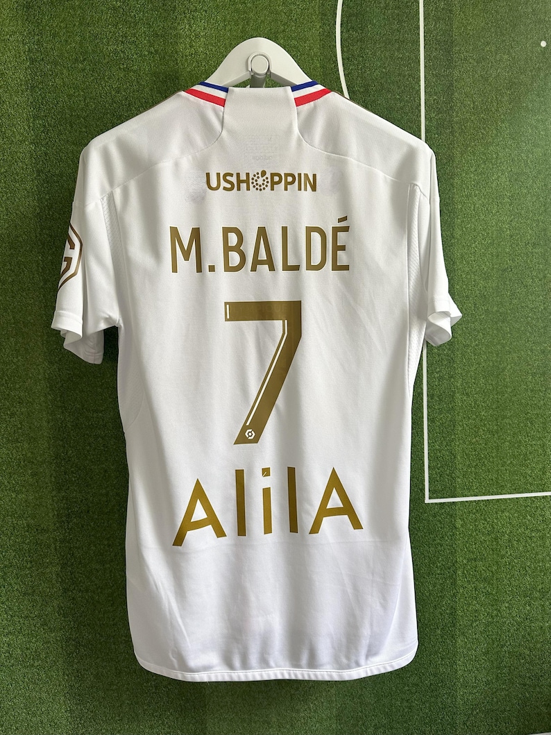 Colgador de exhibición para camisetas deportivas, diseño de montaje en pared para camisetas de conciertos y camisetas deportivas - Diseño actualizado imagen 4