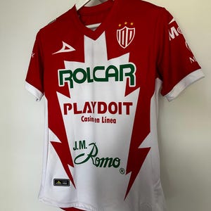 Colgador de exhibición para camisetas deportivas, diseño de montaje en pared para camisetas de conciertos y camisetas deportivas - Diseño actualizado imagen 6