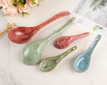 Japanischer handgefertigter Keramiklöffel, Küchenaccessoires für die Heimdekoration, Tischaccessoires im Vintage-Stil, klassisches japanisches Besteck für die Tischdekoration