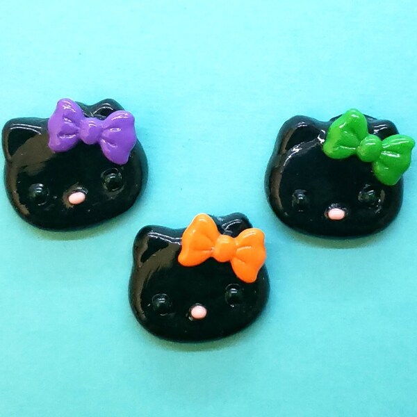 Lot de 3 têtes de chat kawaii Kitty avec noeud pour cheveux (vert, orange et violet) fait main | Pendentif | aimant | Broche Broche | Collier | Prêt à expédier