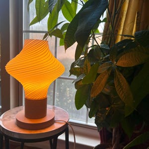 3D Printed Spiral Table Lamp: Modern Minimalist Nightstand Light