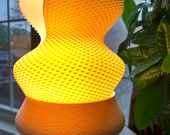 Curvy Table Lamp: 3D-Printed Organic Modern Ambient Light