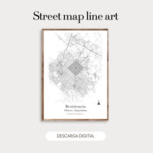 Op de afbeelding: Een zwart-wit straatkaart kunstafdruk van Resistencia, Chaco, Argentinië. De print bevat de naam van de stad, coördinaten en een noordpijl. De woorden "Street map line art" staan bovenaan en "DESCARGA DIGITAL" onderaan.