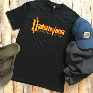 Dadstlevania、レトロ キャッスル ゲームにインスパイアされた、父の日シャツ、ゲーマー シャツ、お父さんへのギフト