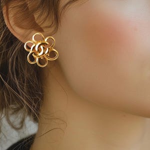Boucles d'oreilles clip Chanel, Chanel vintage authentique, Boucles d'oreilles fleurs Chanel, Boucles d'oreilles Chanel vintage, Chanel authentique, Boucles d'oreilles clip