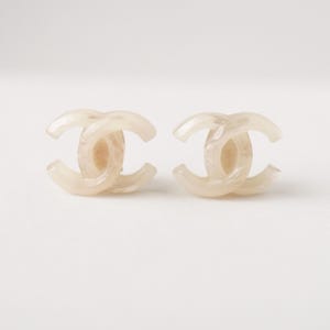 Boucles d'oreilles clip Chanel, Chanel vintage authentique, Boucles d'oreilles Chanel, Boucles d'oreilles Chanel vintage, Chanel authentique, Boucles d'oreilles clip, Acrylique