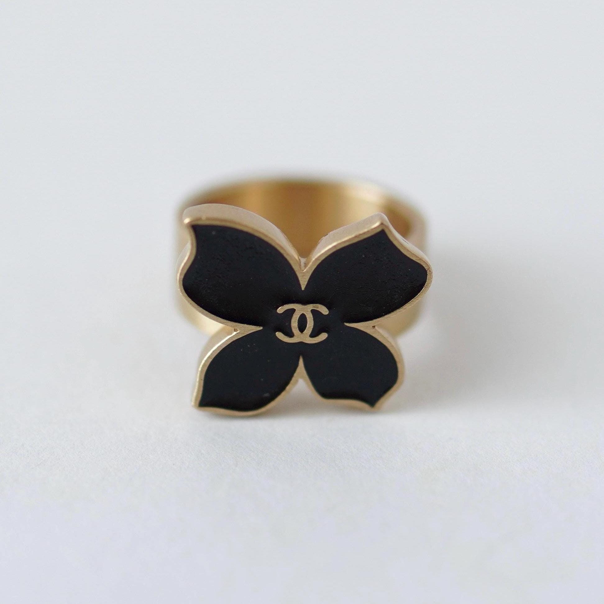 家族共通の垢　vintage Old CHANEL ブローチ？　チャーム 楽天市場】ヴィンテージ シャネル ブローチ（ジュエリー