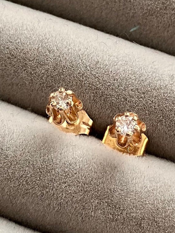 14k gold buttercup diamond stud earrings