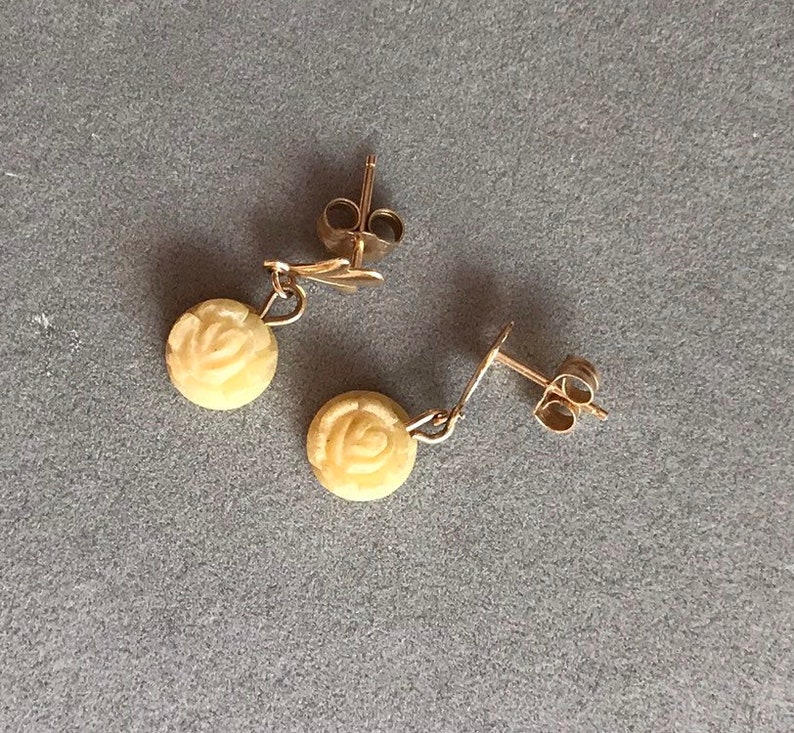 Sweet 14k Gold Vintage Carved Rose Dangle Earrings.