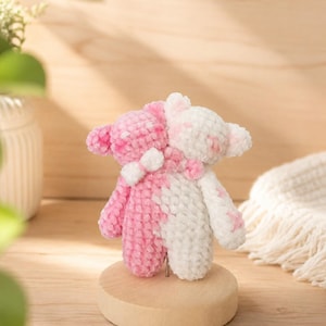 Schema per realizzare un gatto a due teste all'uncinetto: peluche amigurumi di velluto (download in PDF)