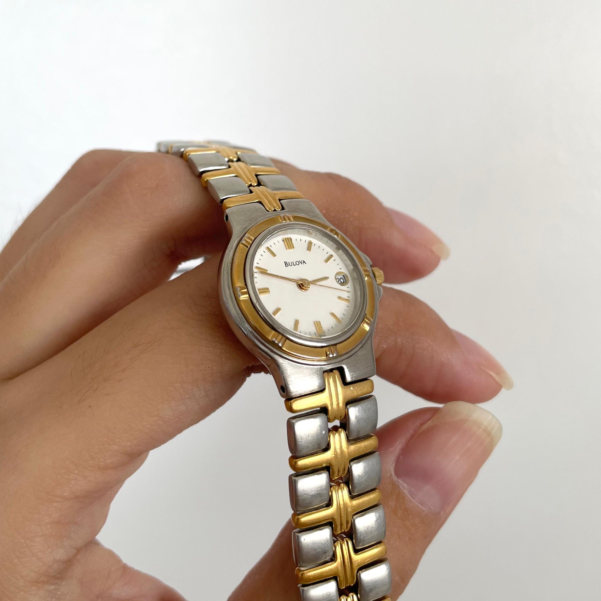 Vintage 1998 Two Tone Round Face Bulova Women display picture 3