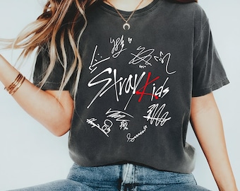 Kpop Stray Kids Signature Shirt, Stray Kids Member Merch Sweatshirt, Stray Kids Concert Dominate World Tour 2025 Shirt, Kpop Gift for Stay