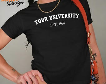 Camiseta personalizada para bebé de la universidad, top corto personalizado para estudiantes, camiseta para el día de la asignación de plazas, regalo personalizado para graduación de último año, camiseta con estética retro Y2K