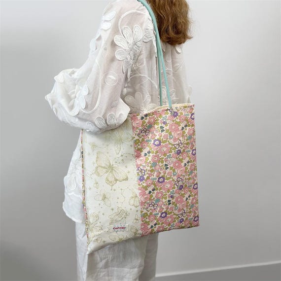 小窓トートバッグ リバティタナローン パッチワーク風リバティ生地トートバッグ - コットンタナ、フェイク