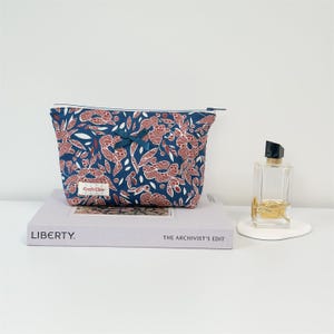 Kleinere Größe - Liberty Floral Reißverschluss-Pouch - Tana Lawn Make-up Tasche -Tana Lawn Baumwolle - Bunte Sterne und Formen Print-Handmade Eternal Bloom