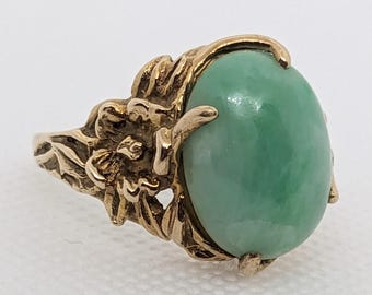 Vintage 1960s Jade Ring, 10K Yellow Gold Floral Custom Carved Band, Size 7