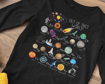 Out of this World Weltraum Alphabet Kleinkind Langarm Shirt, Kleinkind A-Z Weltraum Shirt, Weltraum Alphabet Shirt, Planeten Alphabet Shirt