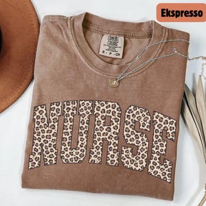 Komfort Farben Leopard Nurse Shirt: Vintage-Wash RN Tee