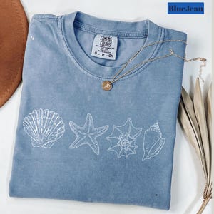 SeaShell Retro Shirt, Beach T-Shirt, Summer Woman Shirt, Aesthetic Shirt, Ocean Lover Gift, SeaShell T-Shirt, Comfort Colors Vintage Shirt