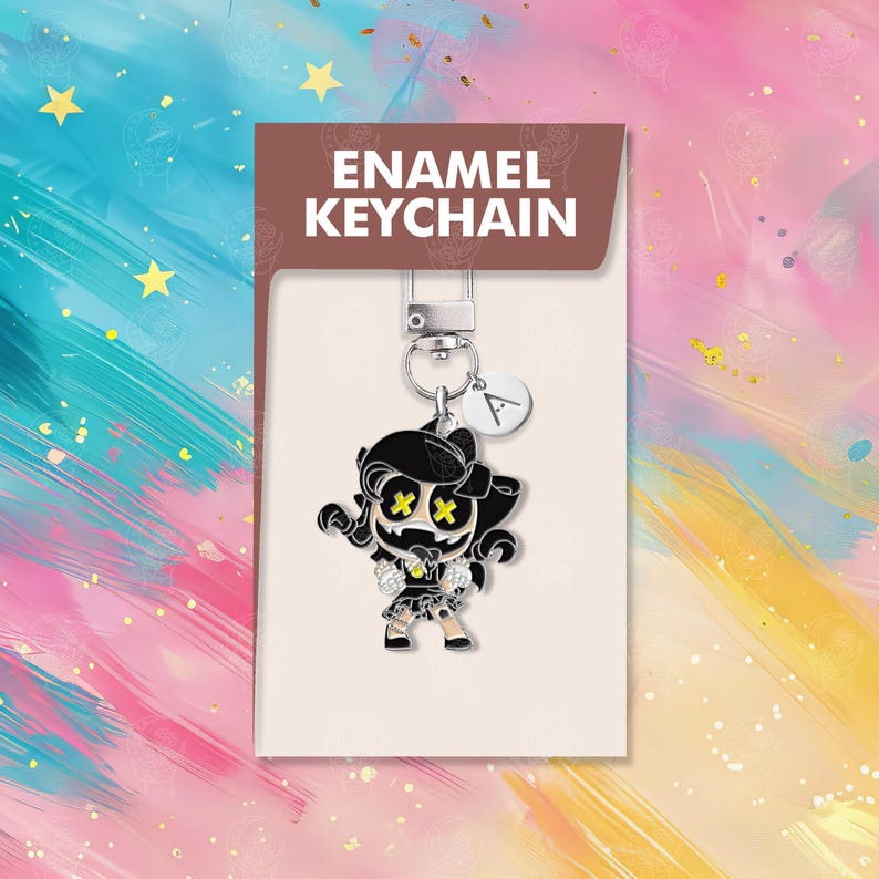 以下が含まれることがあります： 黄色の十字型の目を持つ、白黒の漫画のキャラクターが特徴の、エナメルキーホルダー。 キーホルダーにはシルバーの留め金と、文字「A」の小さなチャームが付いています。 カードには「ENAMEL KEYCHAIN」と書かれています。