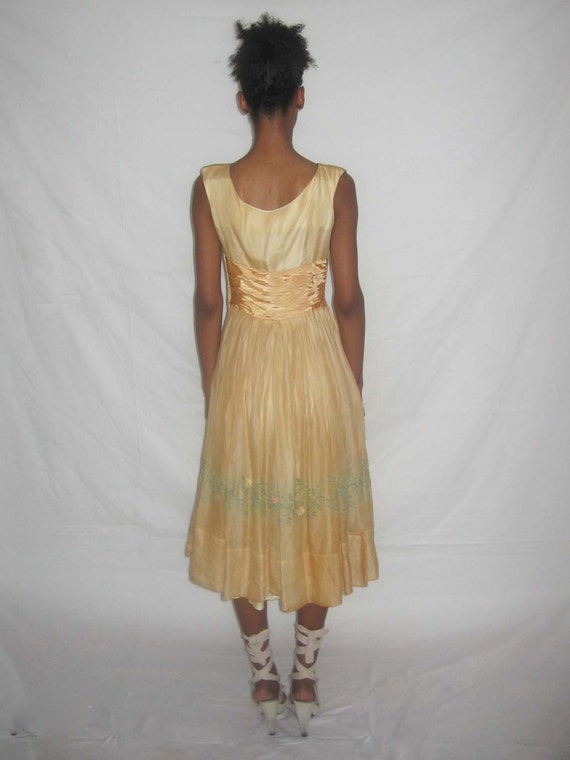 Vintage Biege Multicolor Floral Embroidered Pleat… - image 3