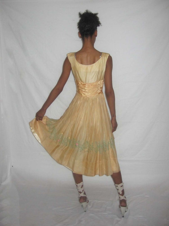 Vintage Biege Multicolor Floral Embroidered Pleat… - image 4