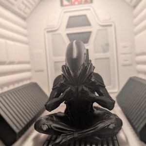 Xenomorph mit Handherz