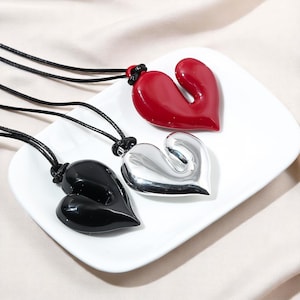 Llavero, llavero de corazón, collar con colgante de corazón estético vintage, gargantilla romántica inspirada en el amor rojo, regalo para ella