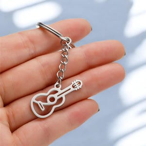 Netter keychain, Schlüsselring, Musik-Liebhaber-Schlüsselanhänger, Edelstahl-Musik-Liebhaber-Schlüsselanhänger, Gitarren-Akkordeon-Geldbörsen-Charme, Taschenanhänger, Geschenk für Freund