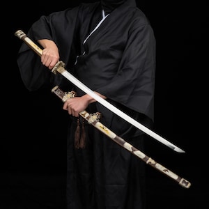 Handmade Tachi Sword – Twisted Steel Samurai Replica for Cosplay