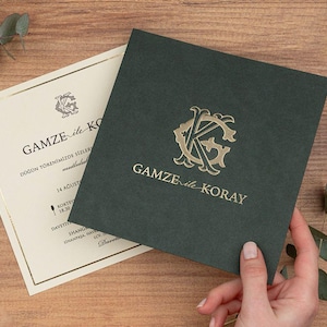 Set di inviti per matrimonio in lamina d'oro, biglietti di carta moderni con busta stampata con monogramma, inviti per compleanni e feste di Quinceanera per eventi eleganti.