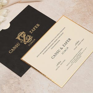 Ensemble de faire-part de mariage de luxe • Carte encadrée en feuille d'or avec enveloppe noire texturée • Faire-parts en papier minimalistes modernes pour Quinceanera