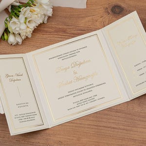Set di inviti per matrimonio in lamina d'oro, elegante invito a tre ante con monogramma, busta testurizzata per Quinceañera, matrimoni di lusso
