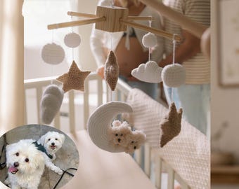 Móvil para cuna personalizado con perro en la luna, móvil personalizado para guardería, móvil para bebé personalizado, móvil para cuna, regalo para cuidador de guardería, regalo para el primer mes