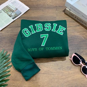 Taming 7 Embroidered Gibsie Shirt – College Style Tee, Rugby Romance Inspired Top, Gift for Book Lovers & Readers ESNC243.H