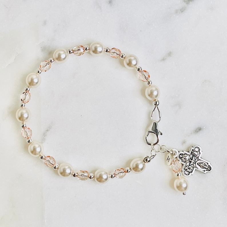 First Holy Communion Gift for Girls Rosary Bracelet in Ivory Pearls and Vintage Rose Crystals Personalize with Initial imagem 3