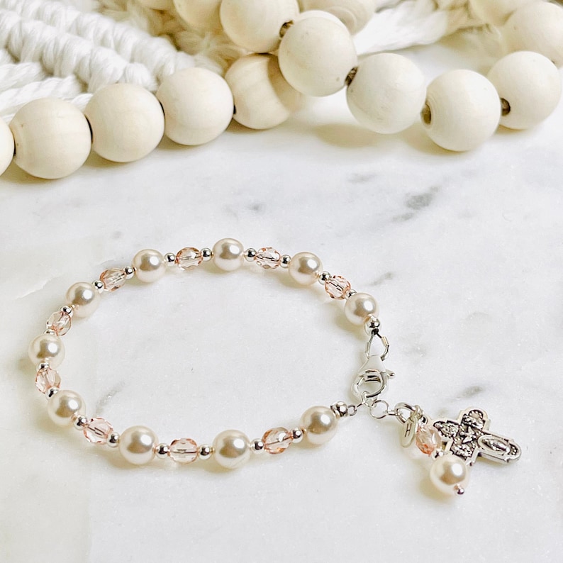 First Holy Communion Gift for Girls Rosary Bracelet in Ivory Pearls and Vintage Rose Crystals Personalize with Initial imagem 1