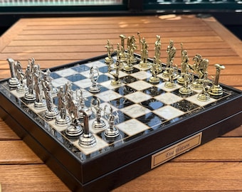 Aangepaste metalen schaakset Romeinse rijk | Premium houten schaakbord met marmerlook met opbergruimte 25 x 25 CM (10 x 10") figuren met historisch thema
