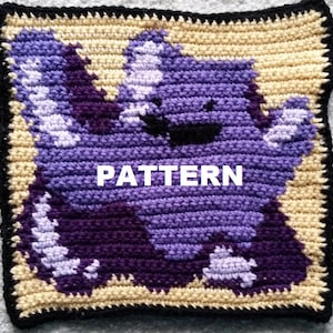 Może przedstawiać: Kwadrat wykonany na szydełku z pikselowanym obrazem postaci Pokémona, Gengar, w kolorze fioletowym i białym, z napisem "PATTERN" w czarnym kolorze.