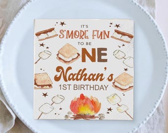 Gepersonaliseerde s'mores verjaardagsservetten, kampvuurservetten, gepersonaliseerde decoratie voor de eerste verjaardag met naam