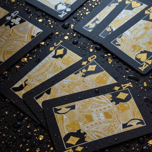 Cartes à jouer noir doré imperméables, cartes de poker, cartes tour de magie, jeu de cartes | 54 cartes, souples, brillantes, PVC, cadeau.