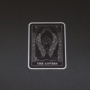 Pegatina de la carta del Tarot de los Enamorados - Calcomanía en blanco y negro