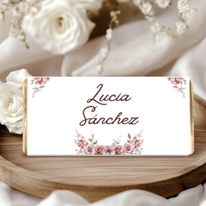 Tarjeta de lugar en español – Plantilla editable de Canva / Tarjeta de nombre de boda imprimible – Flores rosas, romance y elegancia