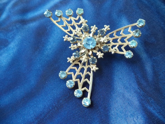 Vintage Art Deco Starburst Brooch Blue Rhinestone… - image 5